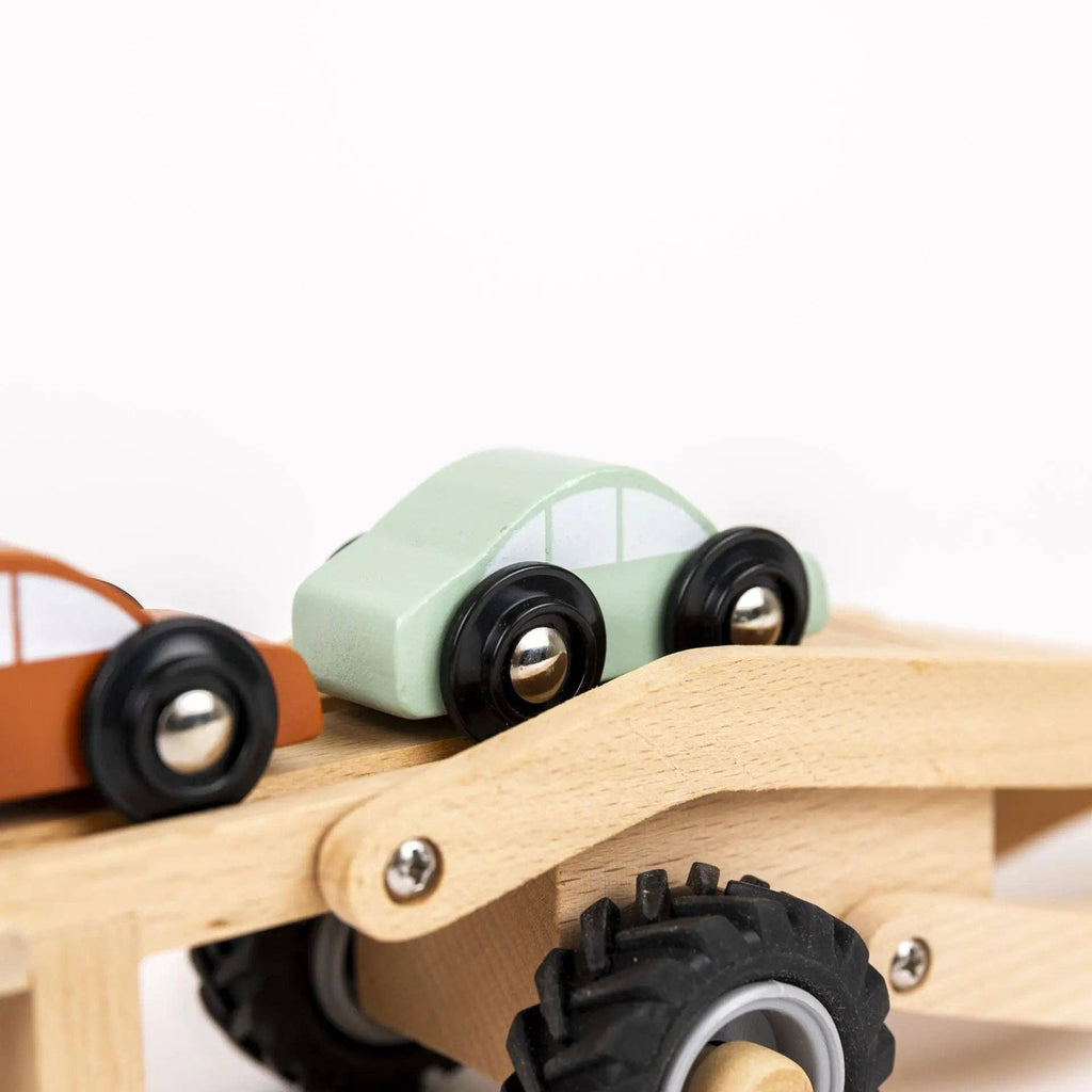 Camion transporteur de voitures en bois