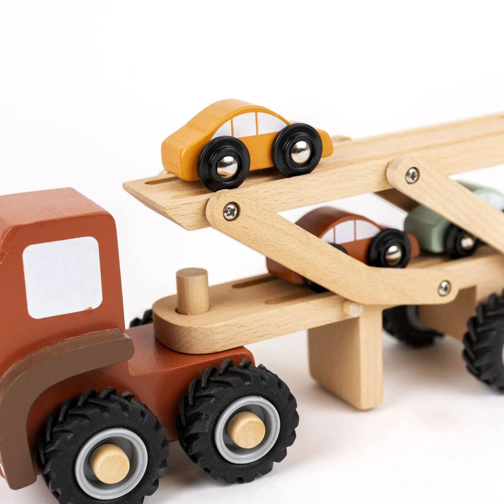 Camion transporteur de voitures en bois