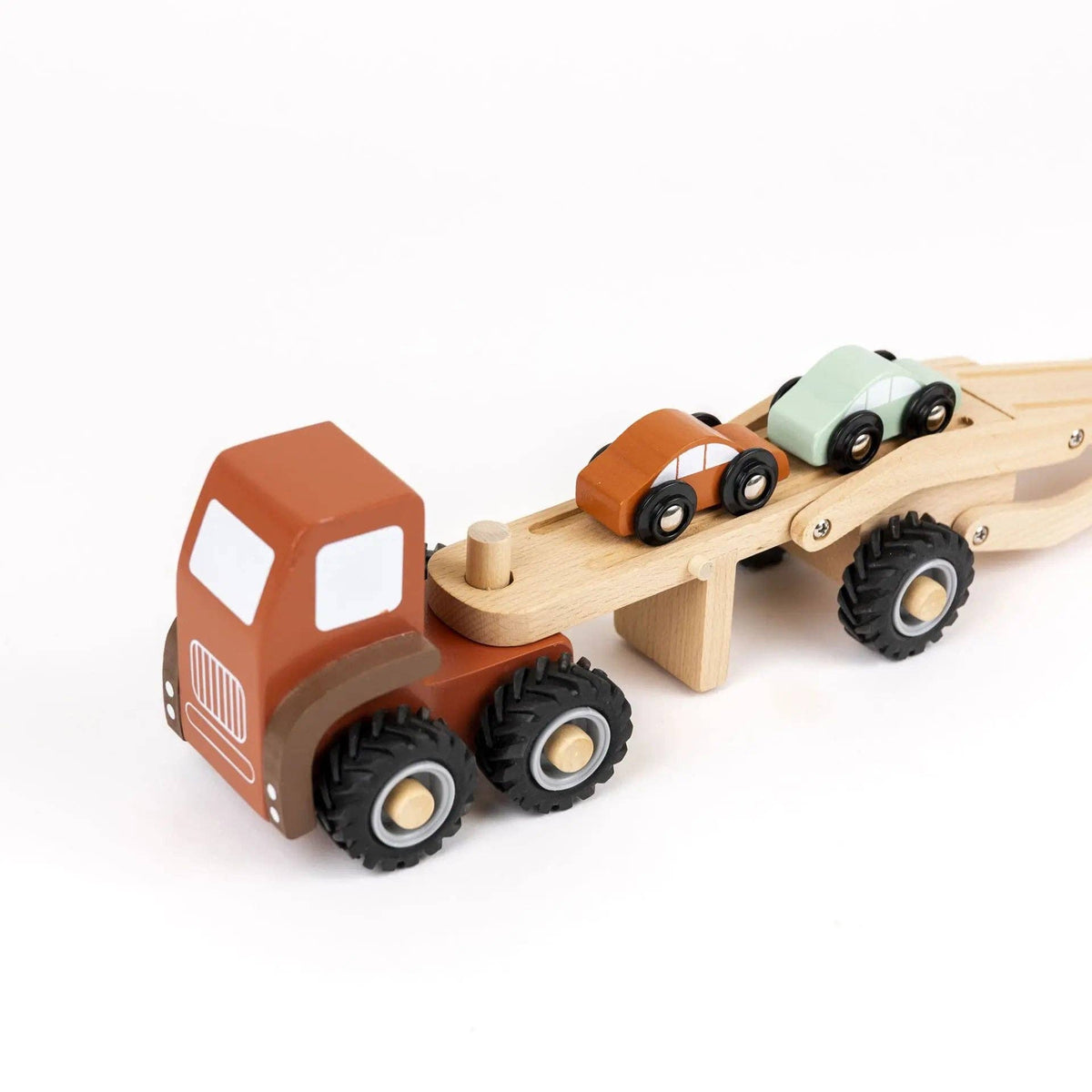 Camion transporteur de voitures en bois