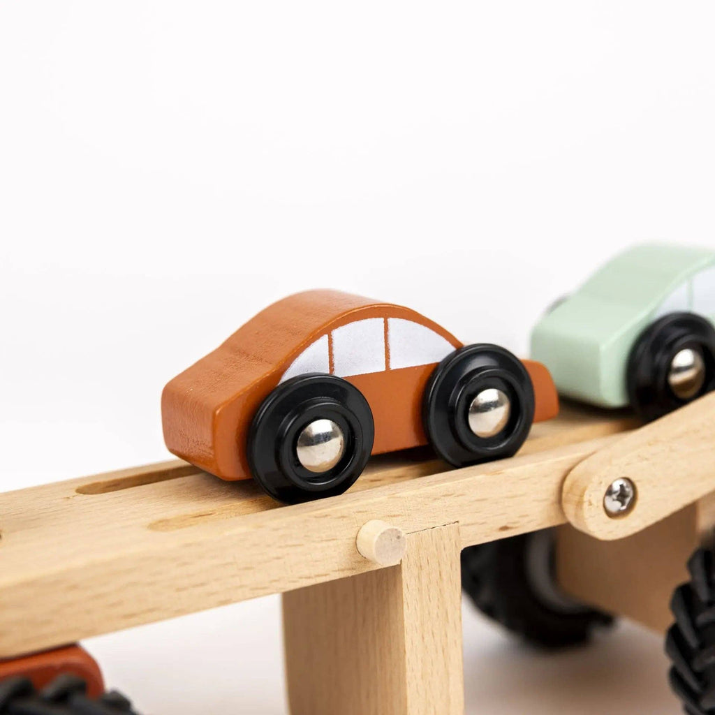 Camion transporteur de voitures en bois