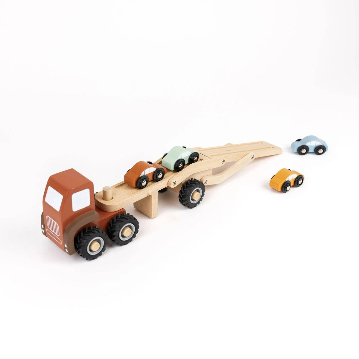 Camion transporteur de voitures en bois