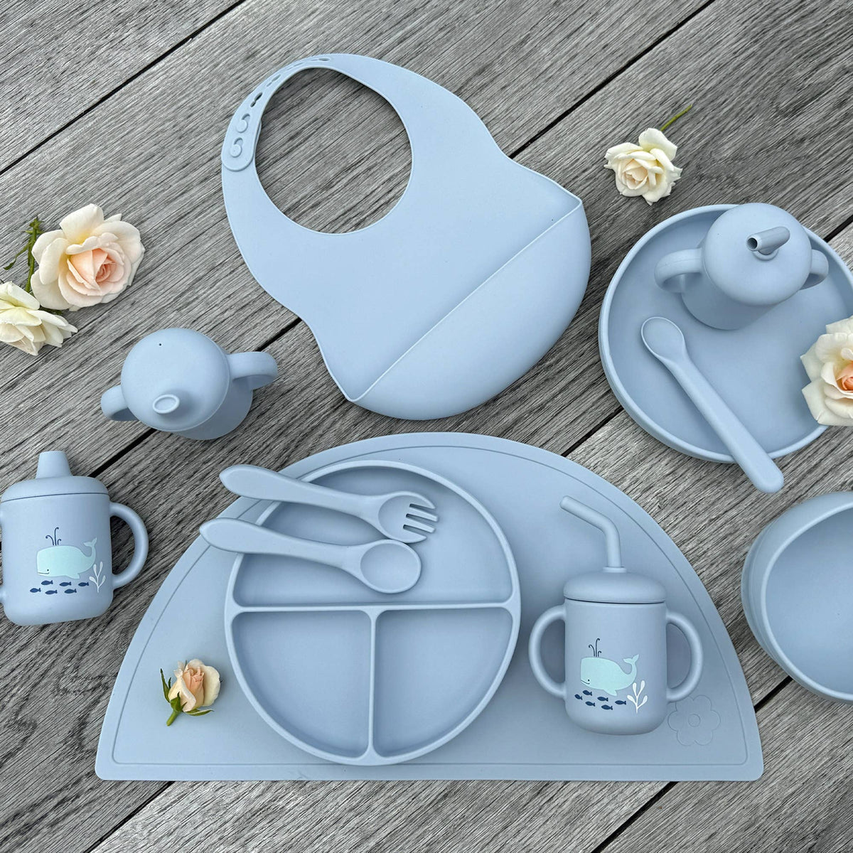 Tasse à bec bébé en silicone bleu nuage – Bientôt disponible