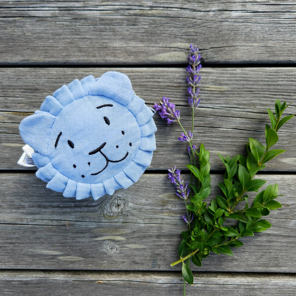 Balle hochet lion bleu en coton bio – Bientôt disponible