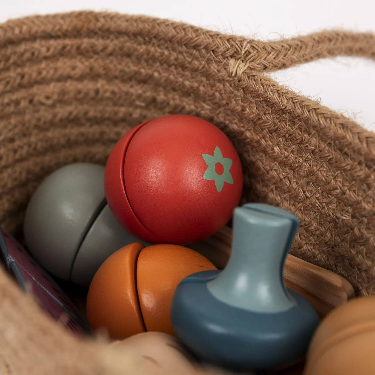 Ensemble de fruits et légumes en bois