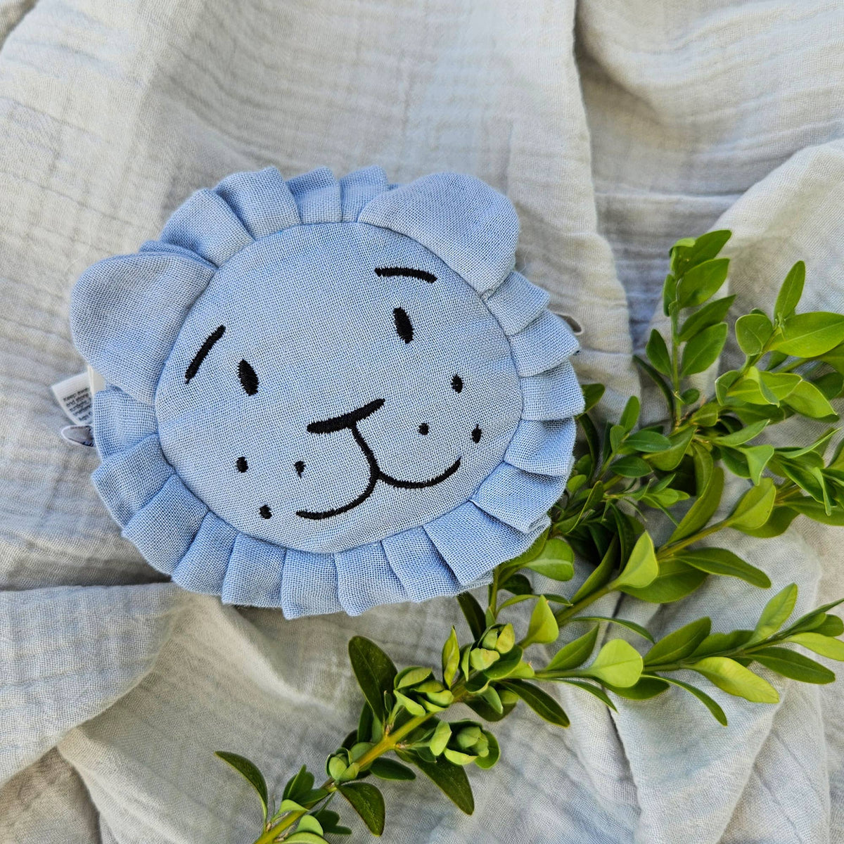 Balle hochet lion bleu en coton bio – Bientôt disponible
