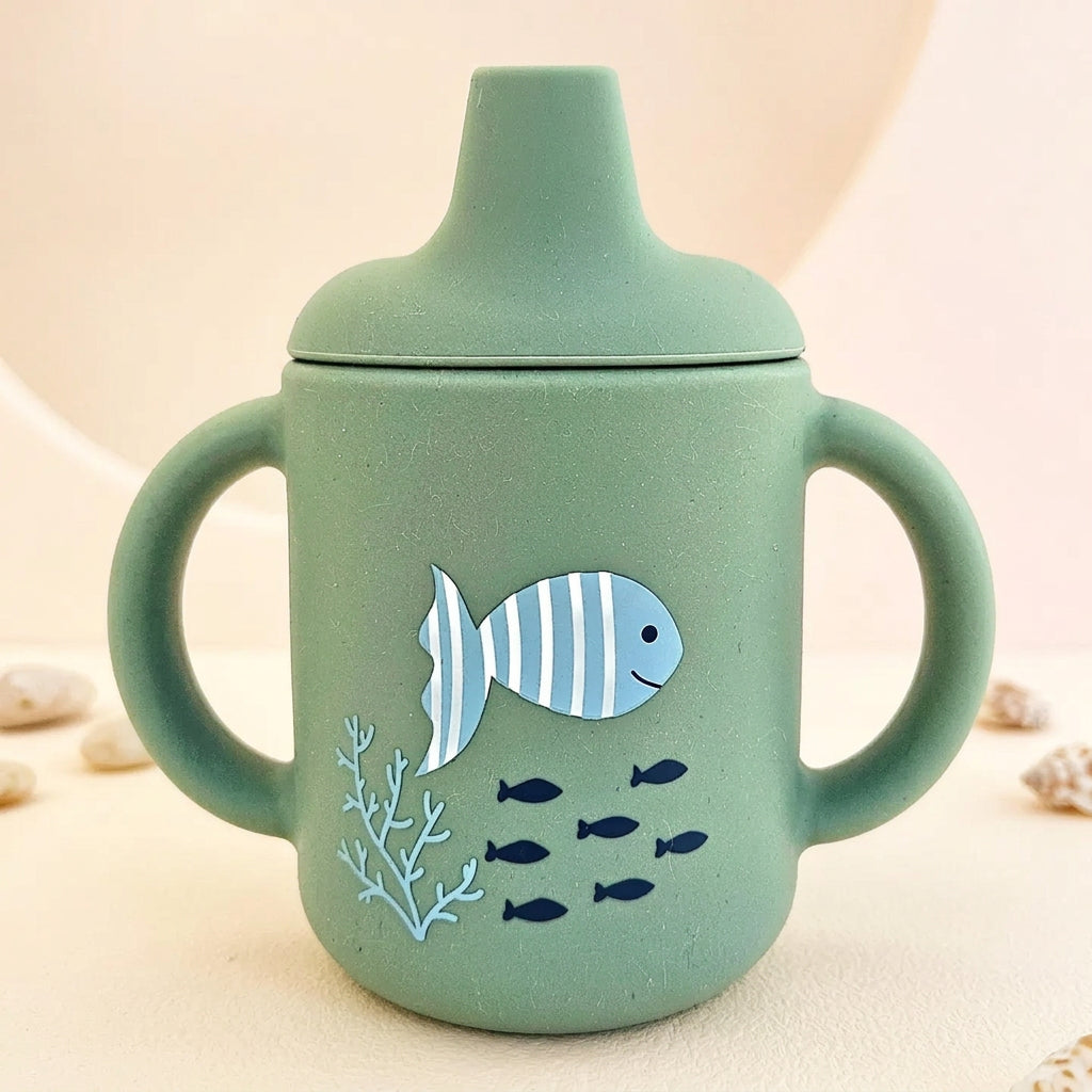 Tasse d’apprentissage bébé en silicone vert camée – Bientôt disponible