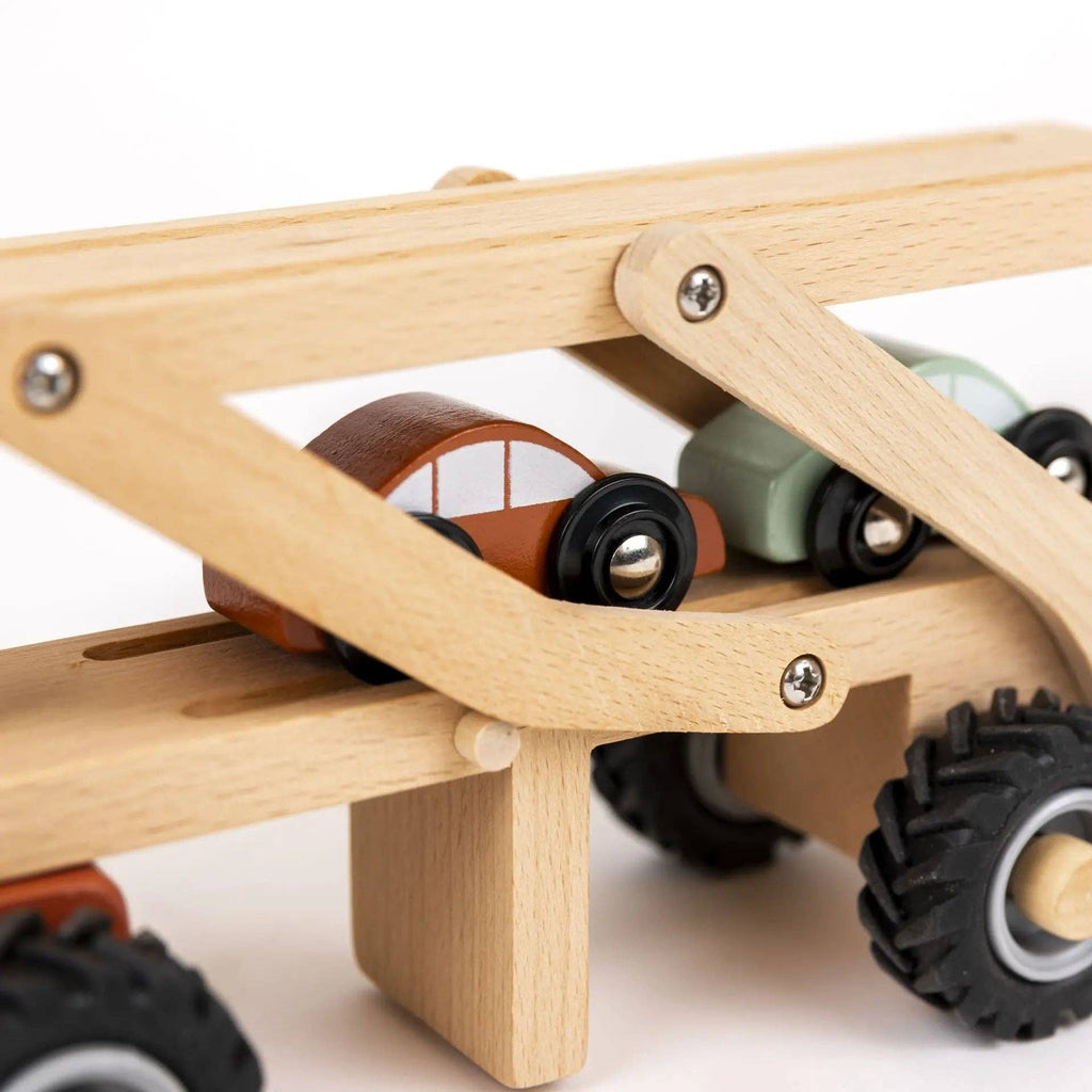 Camion transporteur de voitures en bois