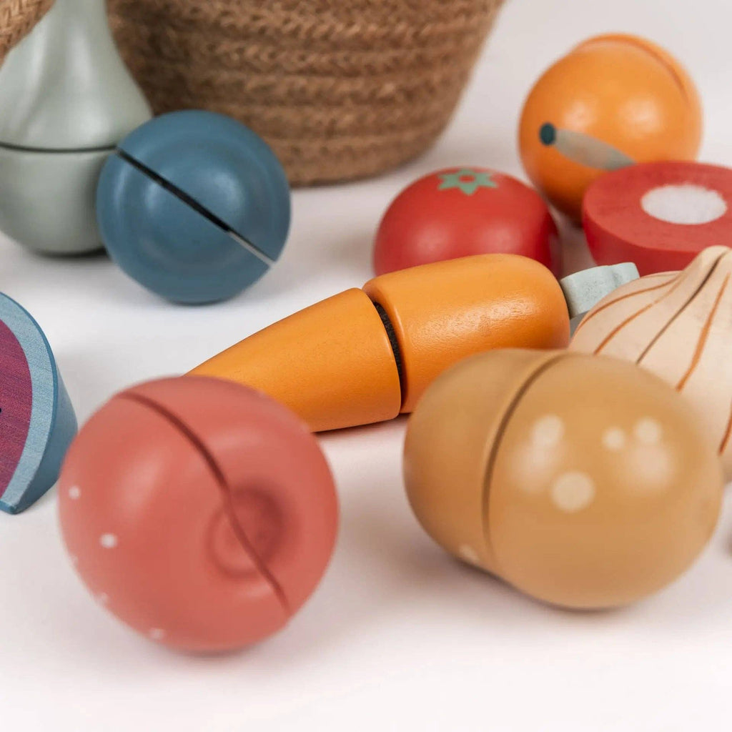 Ensemble de fruits et légumes en bois