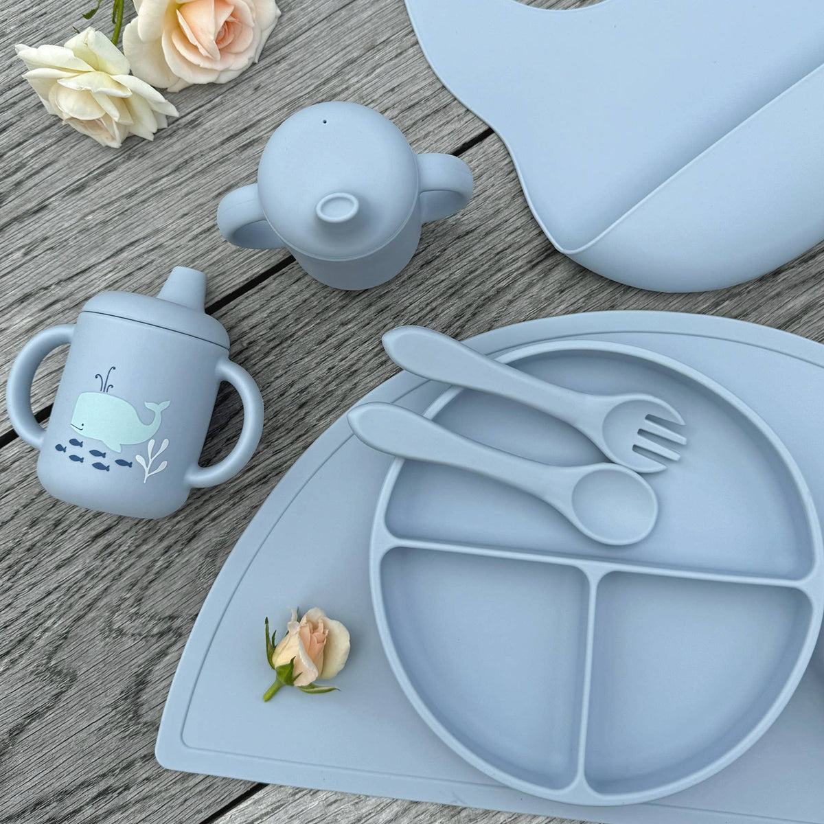 Tasse à bec bébé en silicone bleu nuage – Bientôt disponible